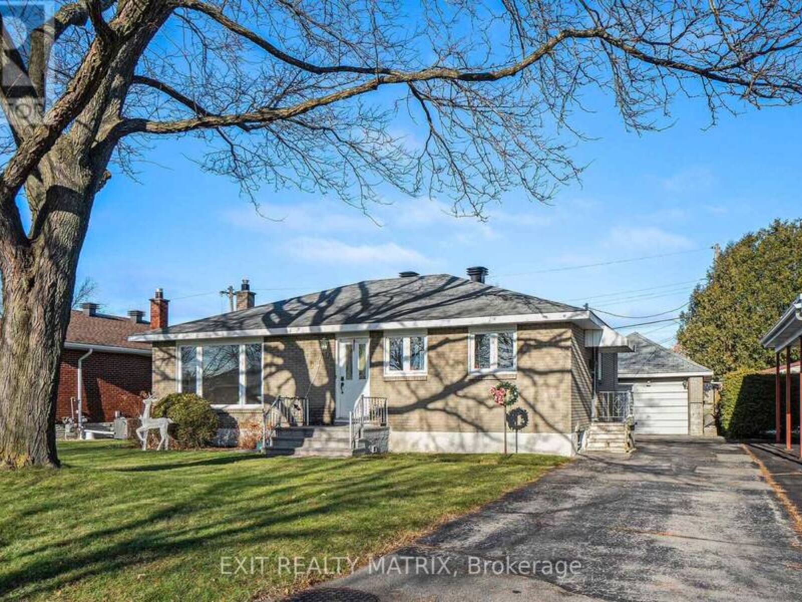 629 GARDENVALE ROAD, Ottawa, Ontario K1K 1E5