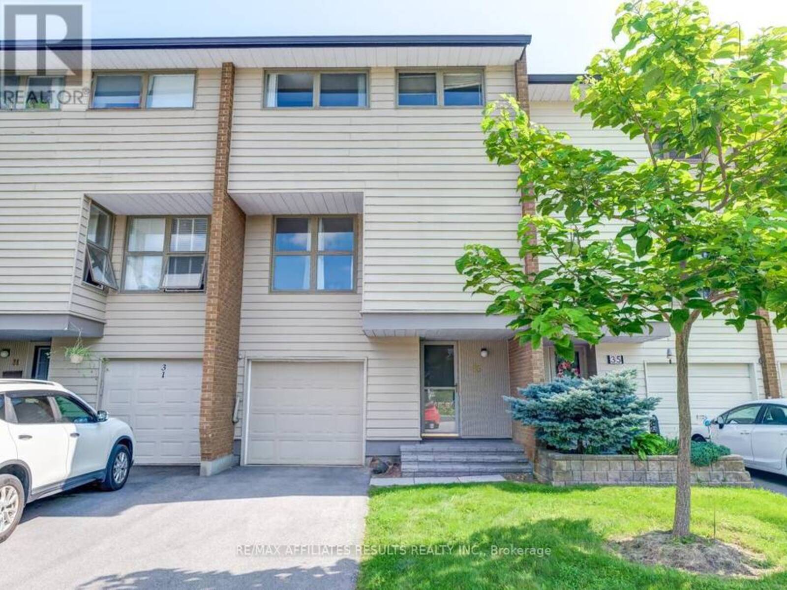 33 CARMICHAEL COURT, Ottawa, Ontario K2K 1K1