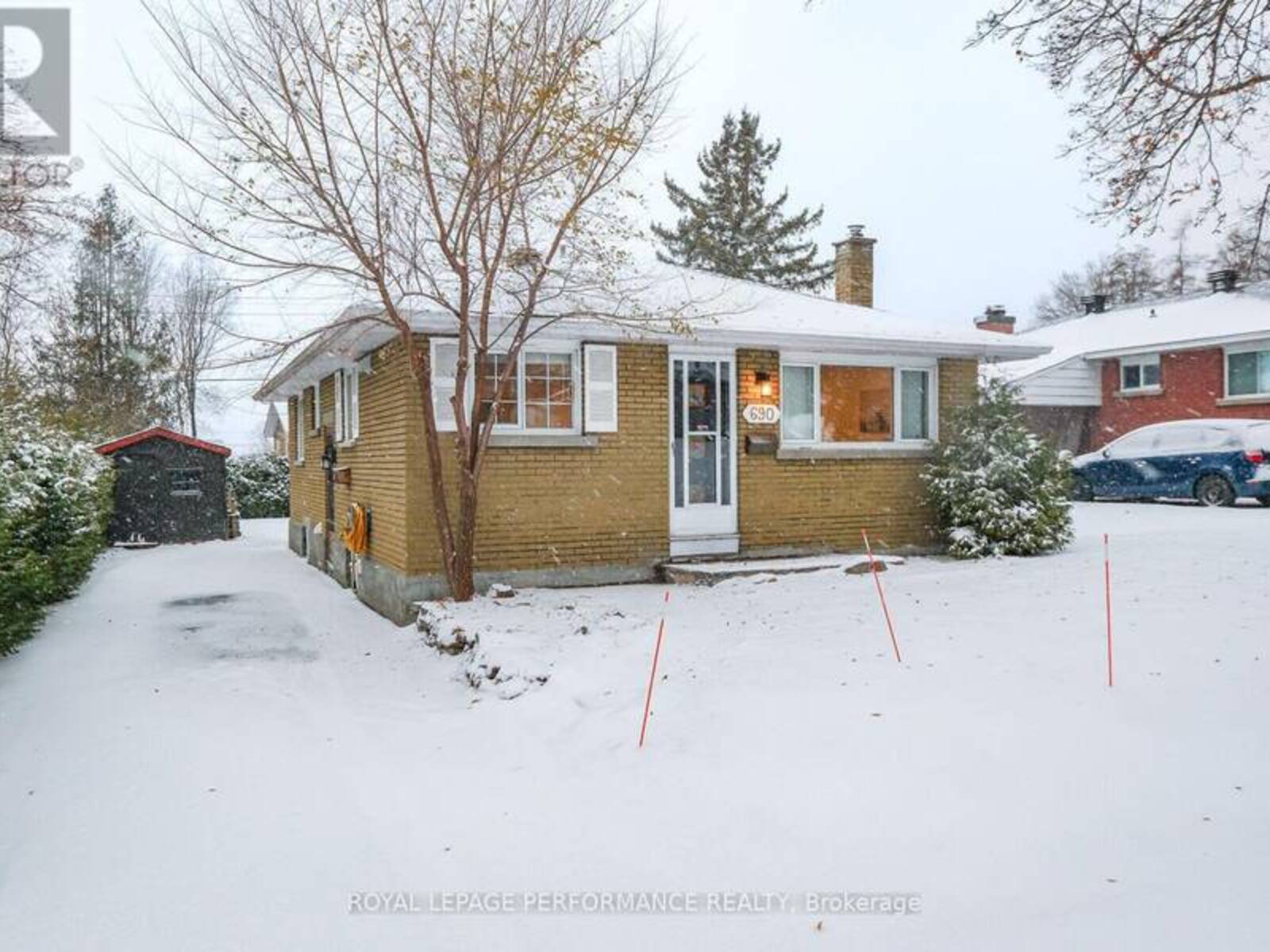 690 ROANOKE STREET, Ottawa, Ontario K1K 2G4