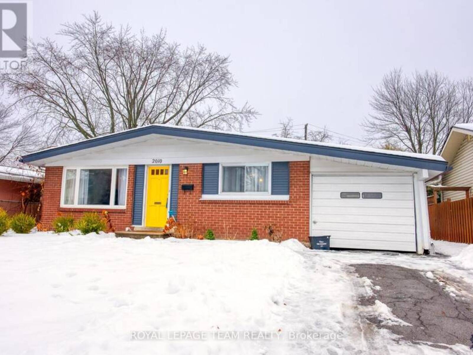 2010 FEATHERSTON DRIVE, Ottawa, Ontario K1H 6P9