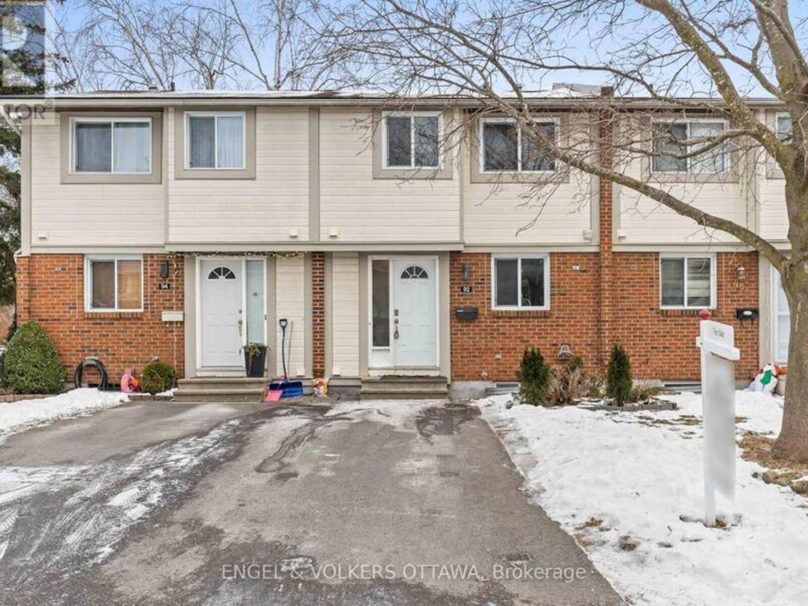 92 BARROW CRESCENT, Ottawa, Ontario K2L 2J1