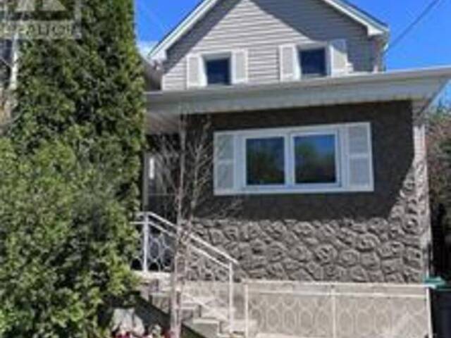 687 MELBOURNE AVENUE Ottawa Ontario, K2A 1X4