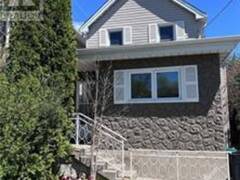 687 MELBOURNE AVENUE Ottawa Ontario, K2A 1X4