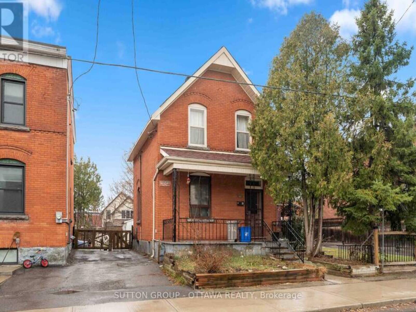 212 CAMBRIDGE STREET N, Ottawa, Ontario K1R 7A9