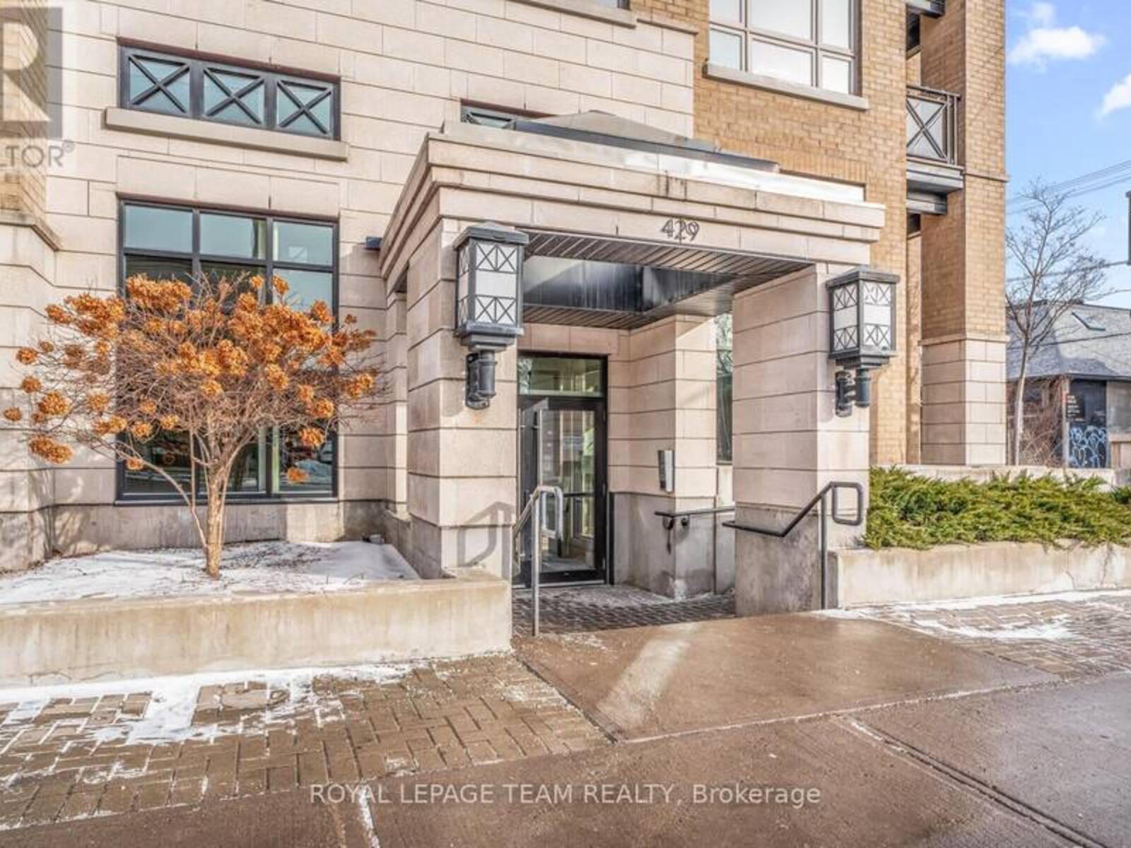 215 - 429 KENT STREET, Ottawa, Ontario K2P 1B5