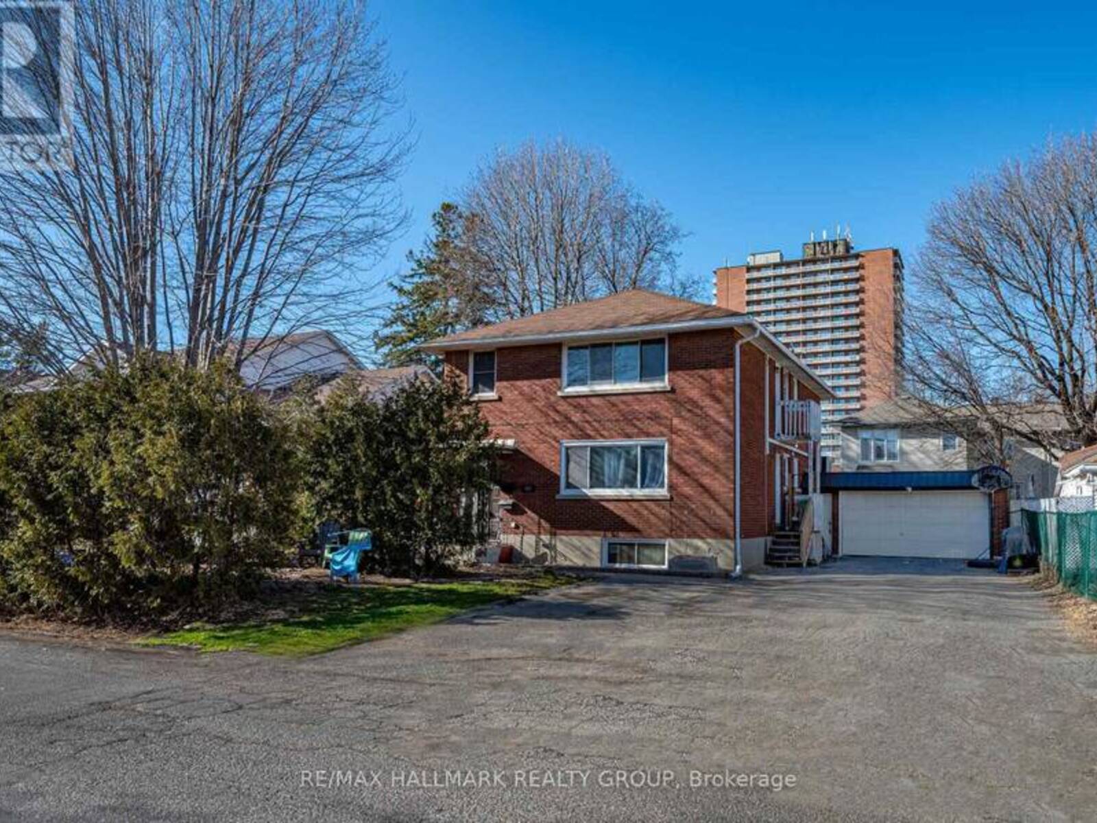 181 SWITZER AVENUE N, Ottawa, Ontario K1Z 7H8