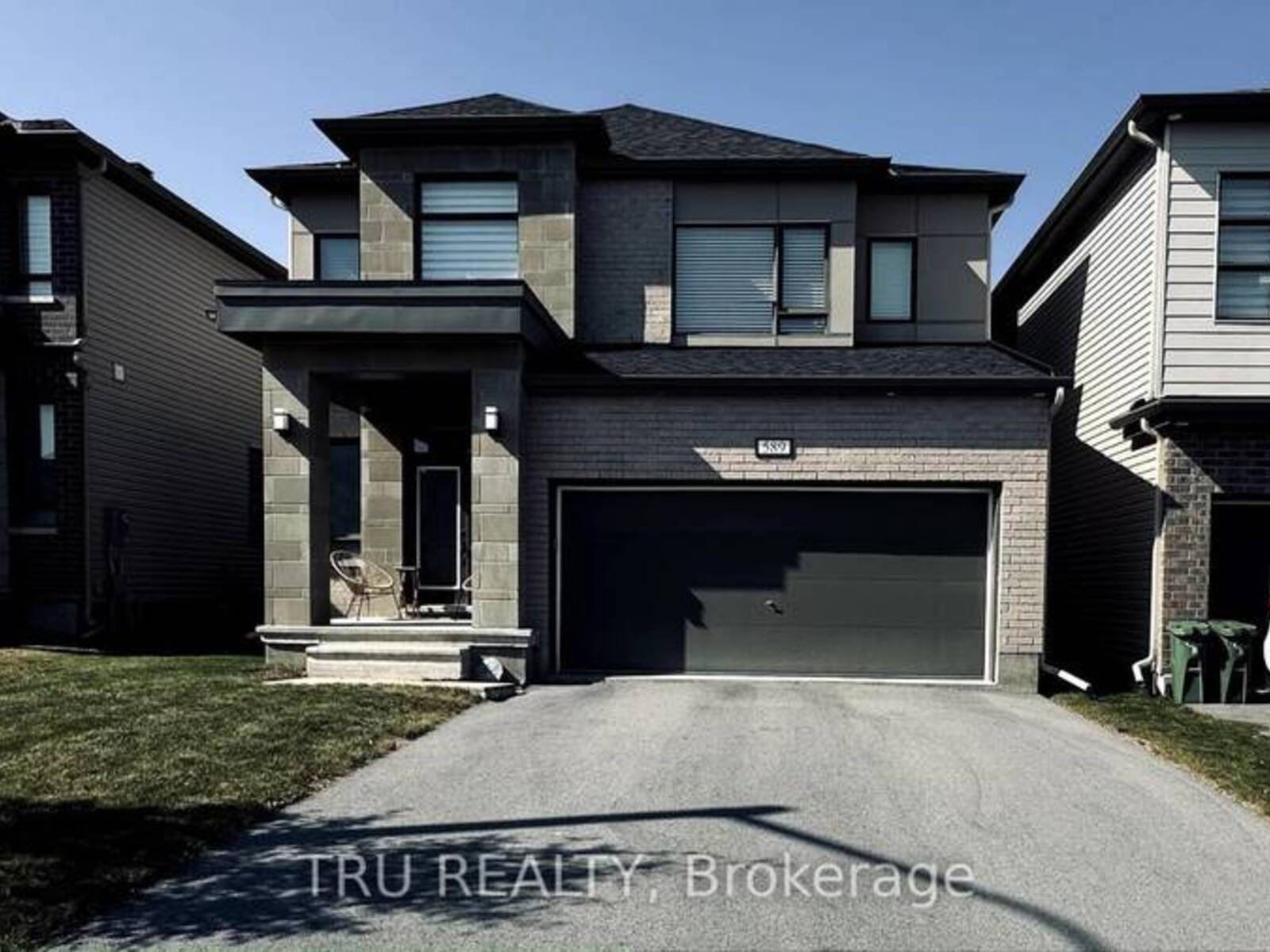 589 PARADE DRIVE, Ottawa, Ontario K2S 0Y3