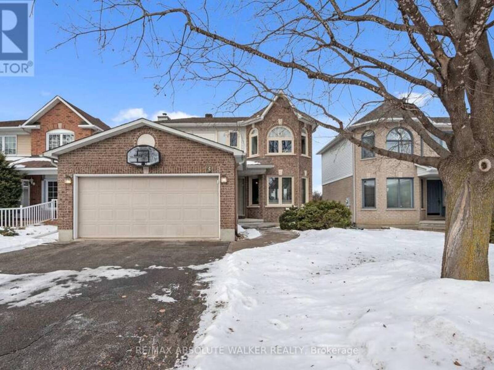 5 FORESTGLADE CRESCENT, Ottawa, Ontario K1G 5X3