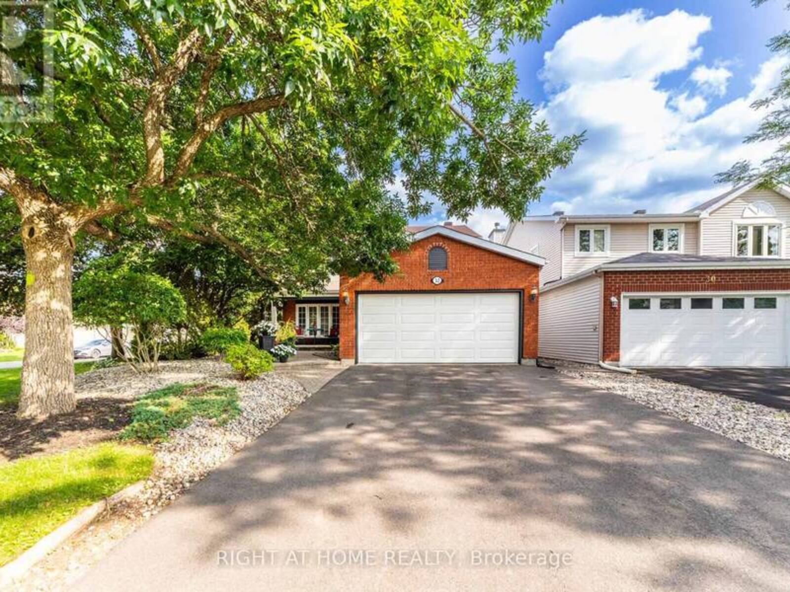 32 ELLISSON WAY, Ottawa, Ontario K1G 4P6