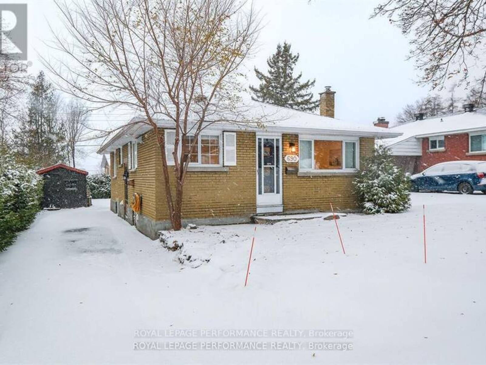 690 ROANOKE STREET, Ottawa, Ontario K1K 2G4