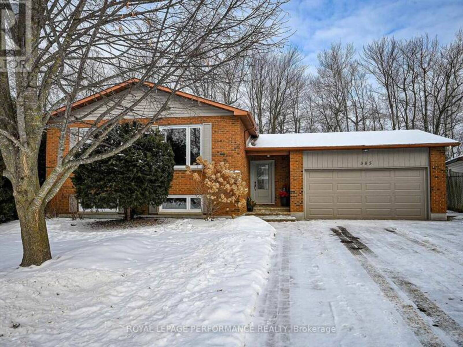 385 MAPLE STREET, Russell, Ontario K4R 1B5