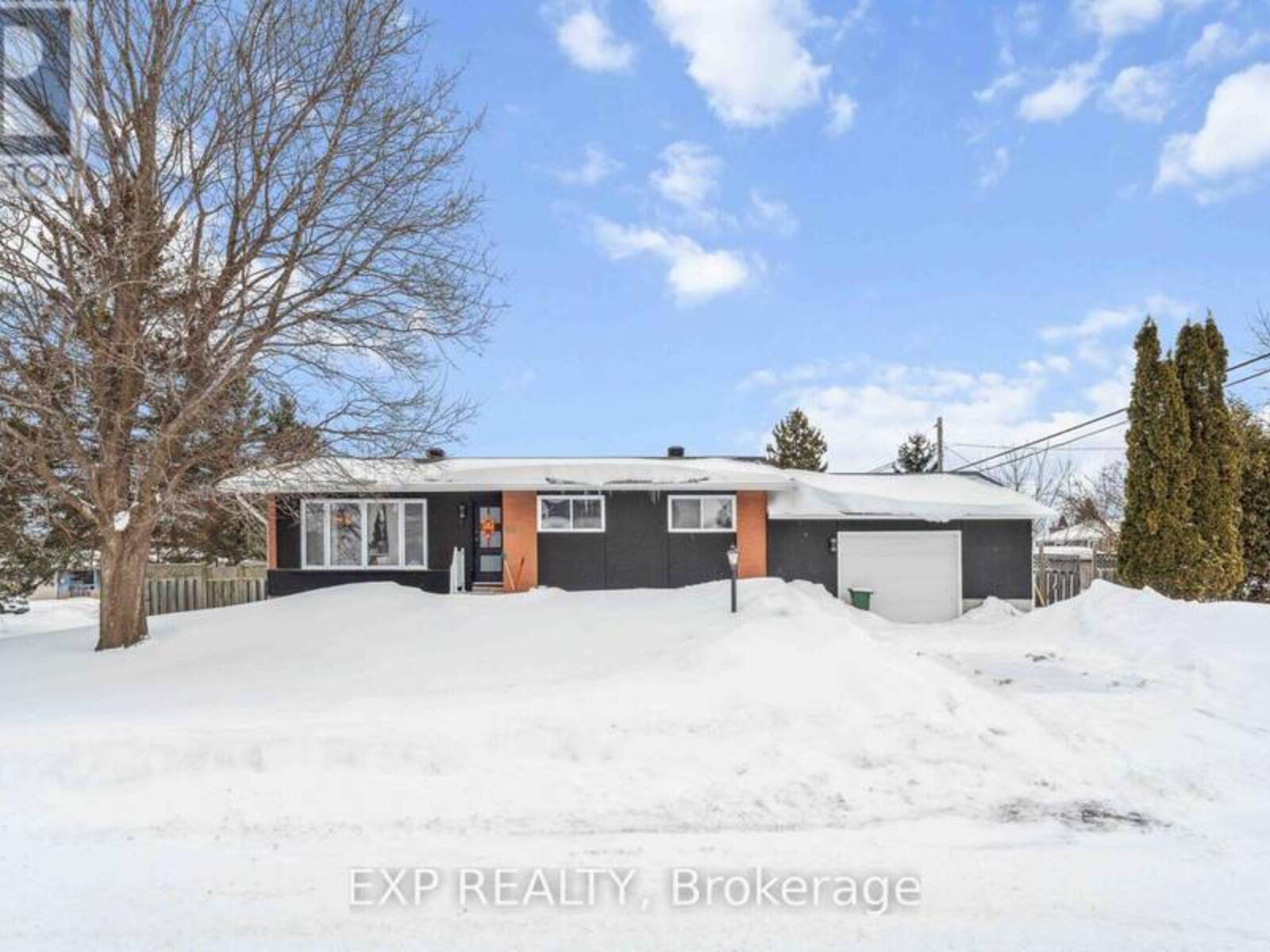 44 SHERRY LANE, Ottawa, Ontario K2G 3L8