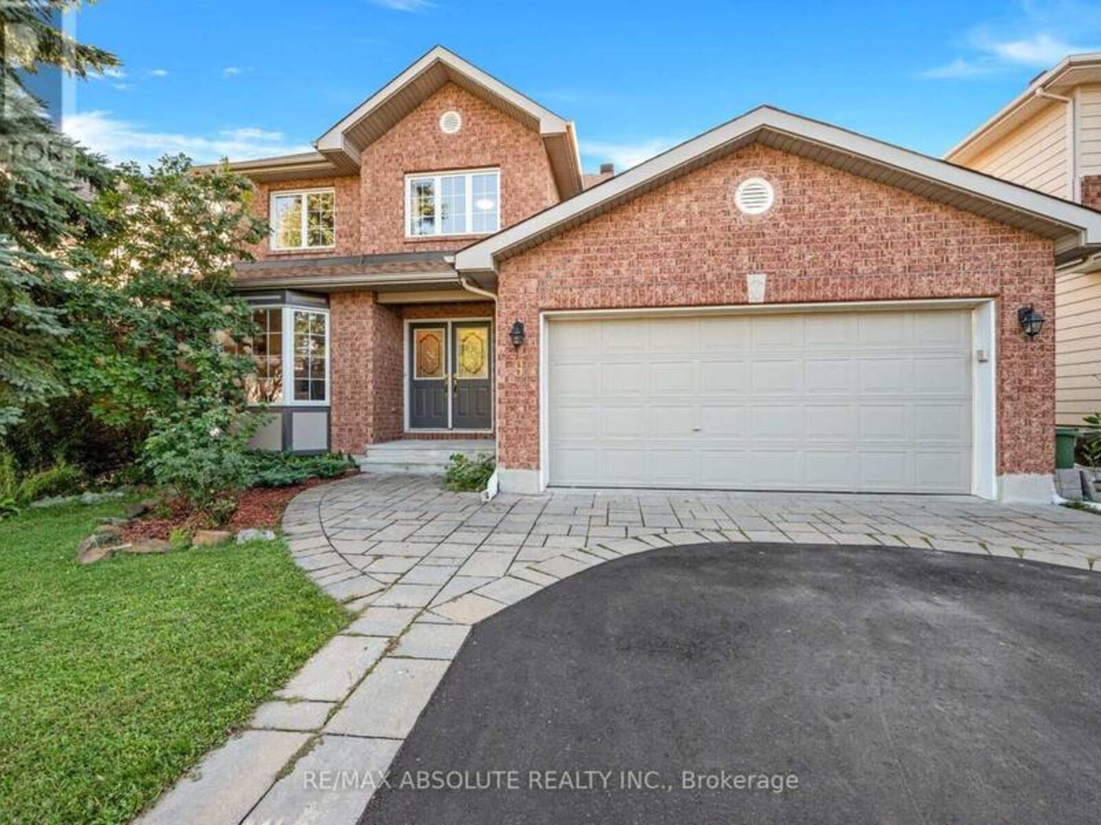 9 SHANNONDOE CRESCENT, Ottawa, Ontario K2M 2C8