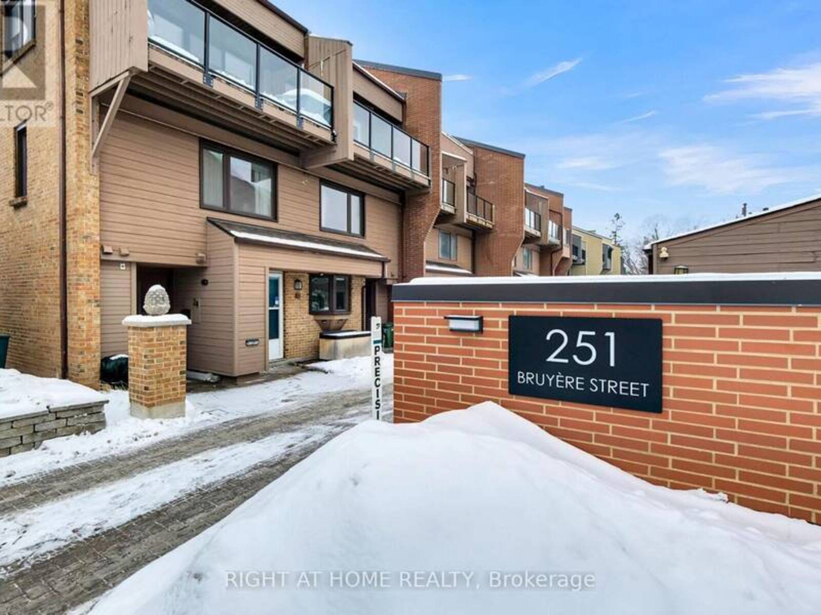 18 - 251 BRUYERE STREET, Ottawa, Ontario K1N 5E5