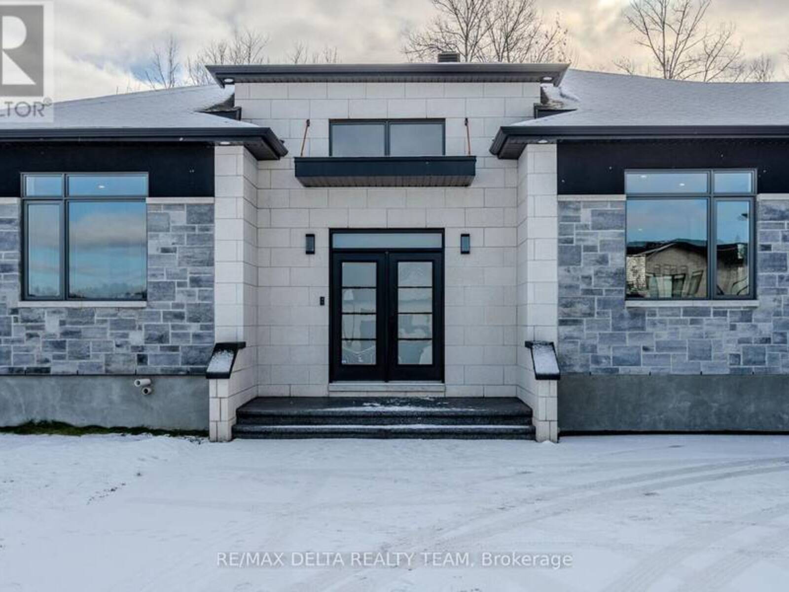 651 BALLYCASTLE CRESCENT, Ottawa, Ontario K1X 0A3