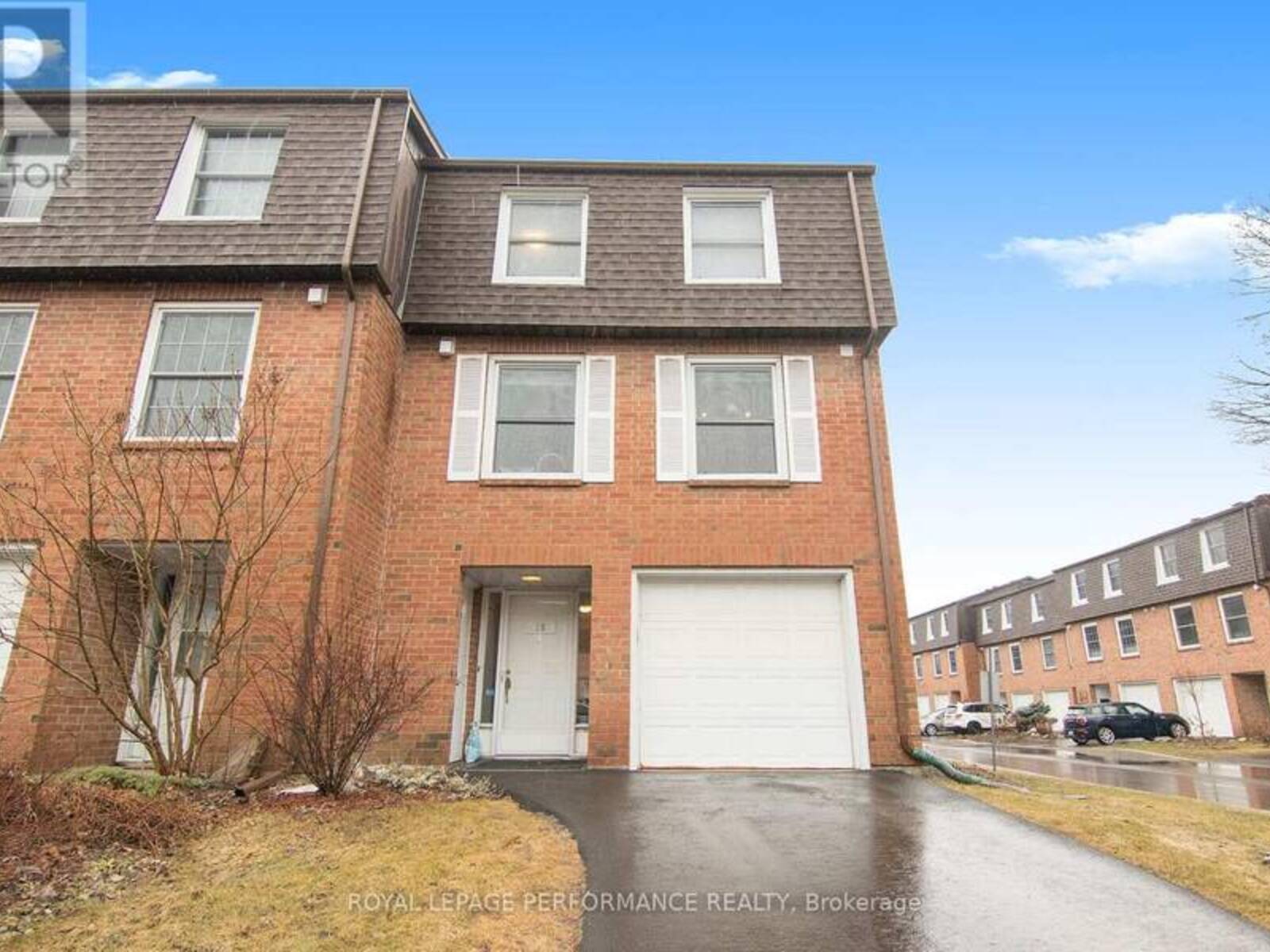 16 MOORSIDE, Ottawa, Ontario K2C 3P4