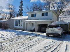 4 PARKLANE COURT Ottawa Ontario, K1B 3H2