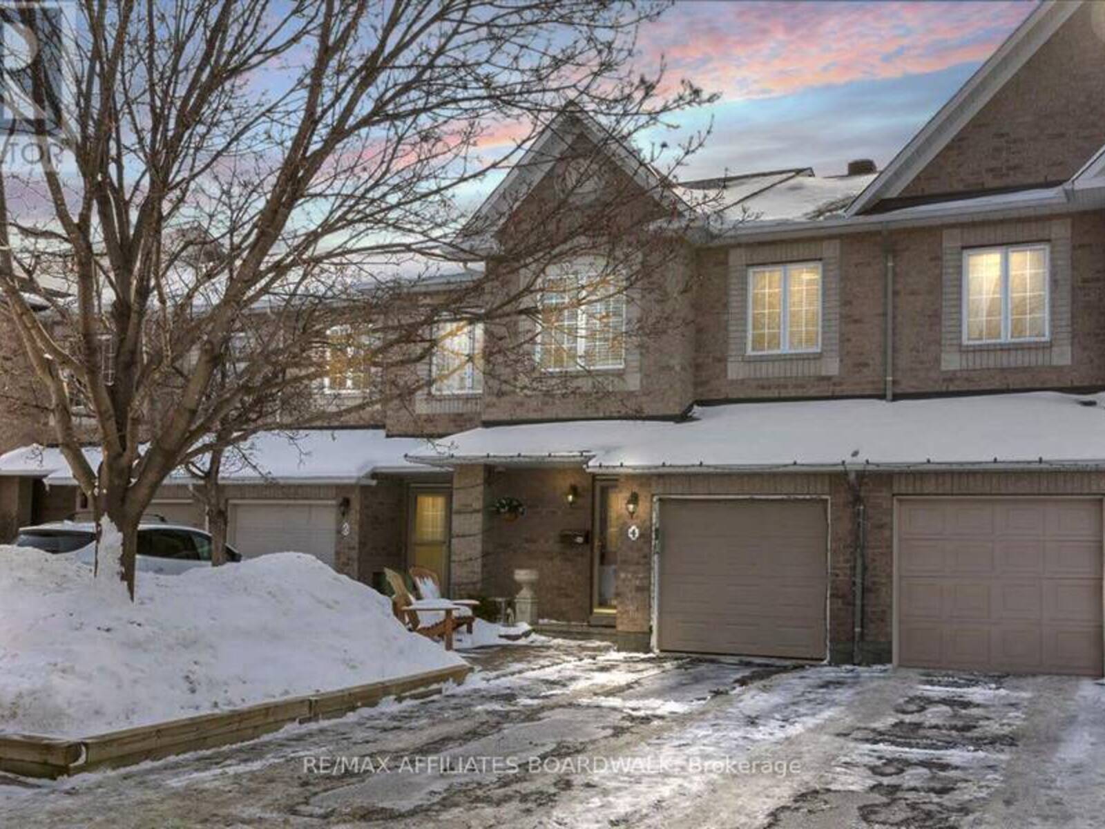 4 LANDOVER CRESCENT, Ottawa, Ontario K2M 2W2