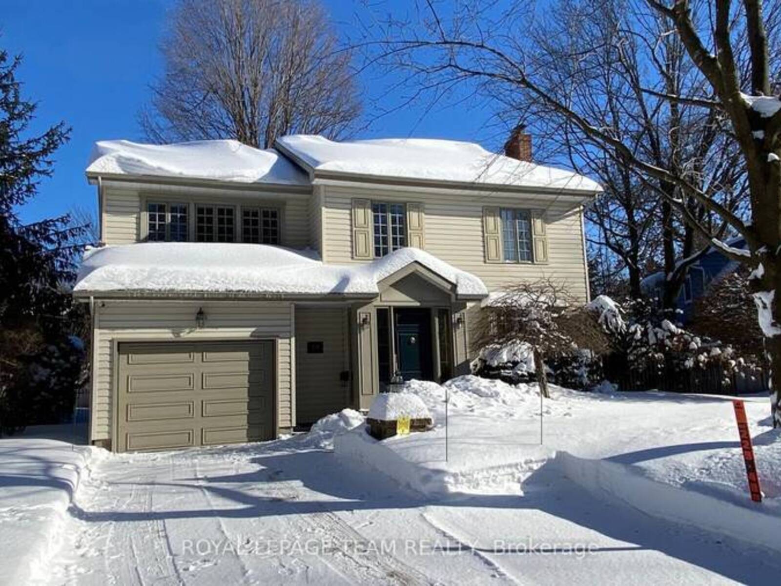 19 FARNHAM CRESCENT, Ottawa, Ontario K1K 0E9