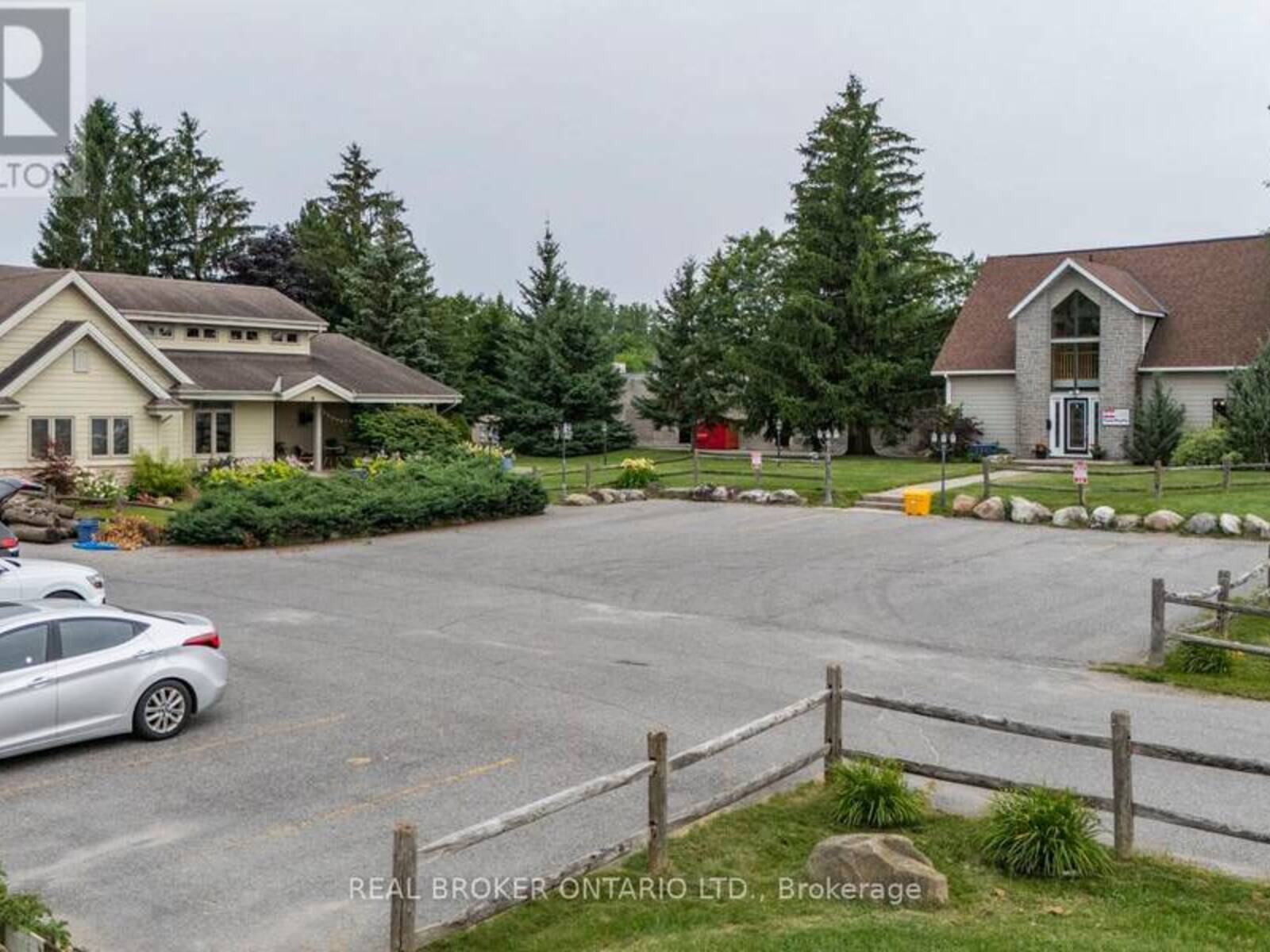 2188 ROBERTSON ROAD, Ottawa, Ontario K2H 5Z1