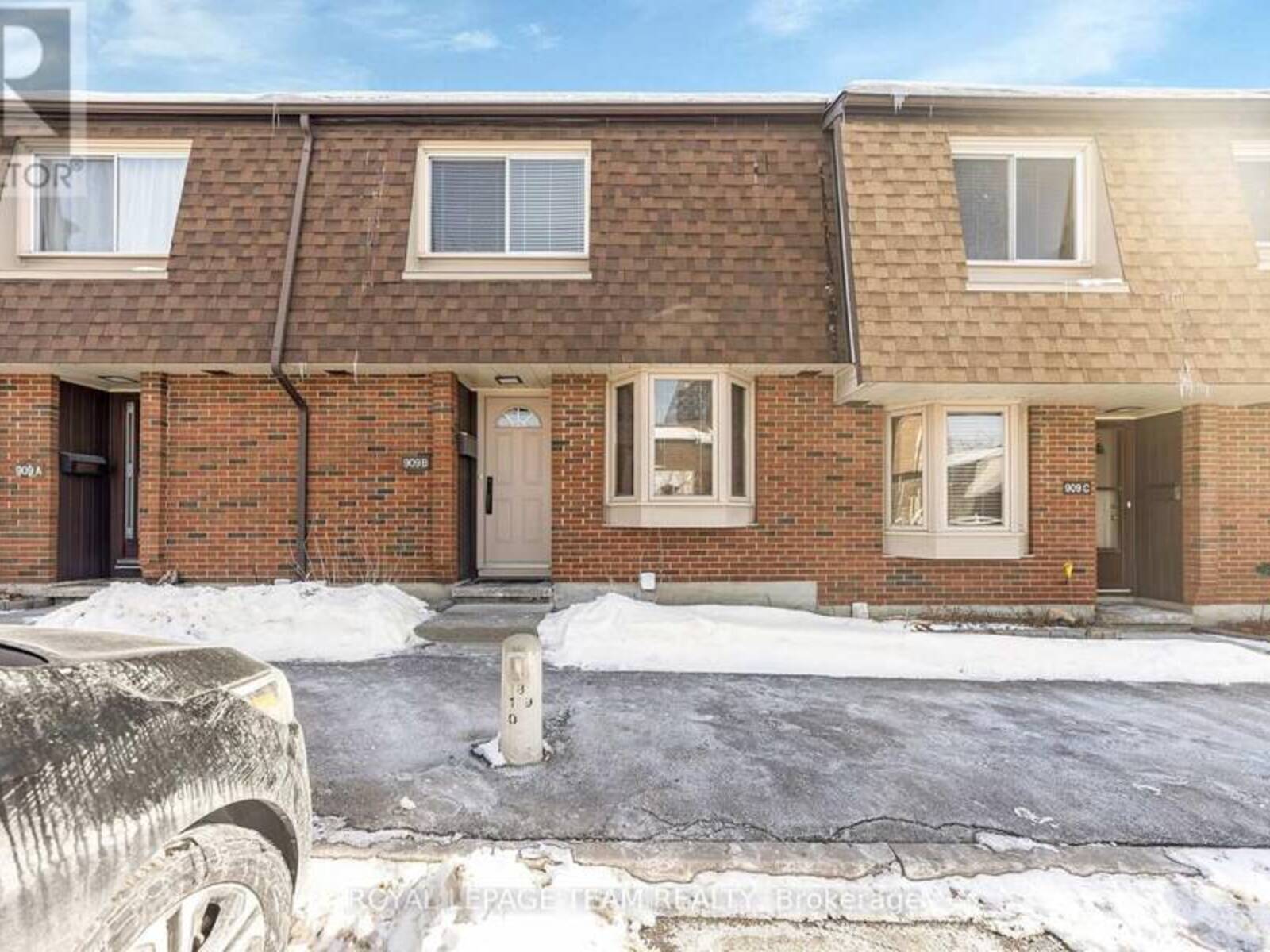 B - 909 ELMSMERE ROAD, Ottawa, Ontario K1J 8G4