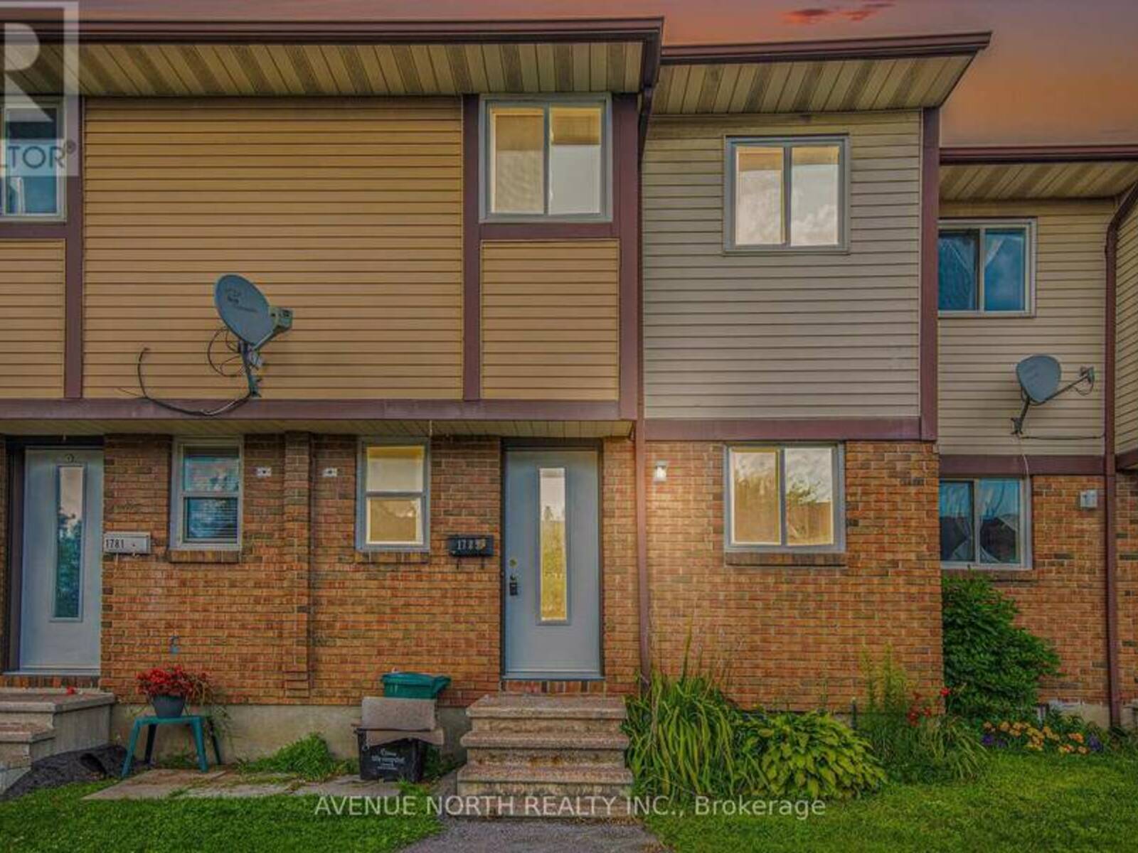 1404 FOXWELL STREET S, Ottawa, Ontario K1B 5H8