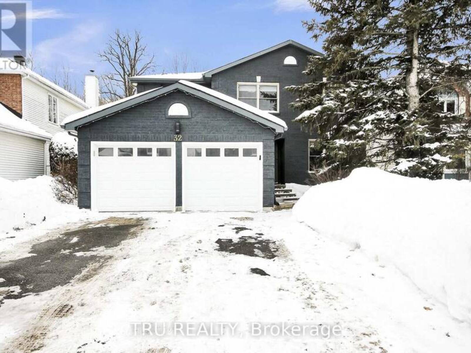 32 COLLINGWOOD CRESCENT, Ottawa, Ontario K2K 2G7