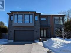 216 HUDSON AVENUE Ottawa Ontario, K2C 0G4