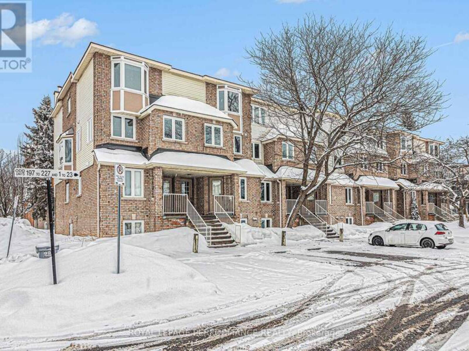 34 - 217 BRISTON, Ottawa, Ontario K1G 5R5