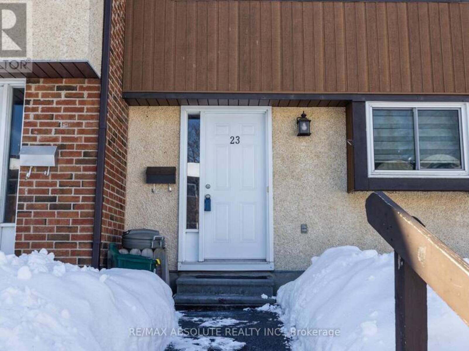 23 BERING COURT, Ottawa, Ontario K2L 2B8