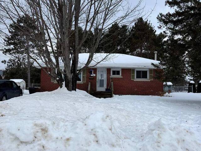 30 SUNSET CRESCENT Petawawa Ontario, K8H 2L9 - 4 Bedrooms Home For Sale