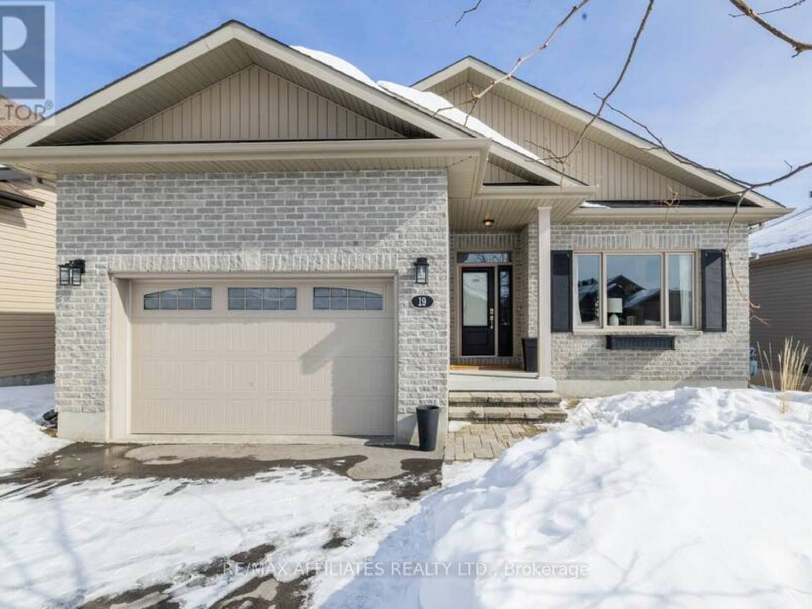 19 SENATORS GATE DRIVE, Perth, Ontario K7H 0B5