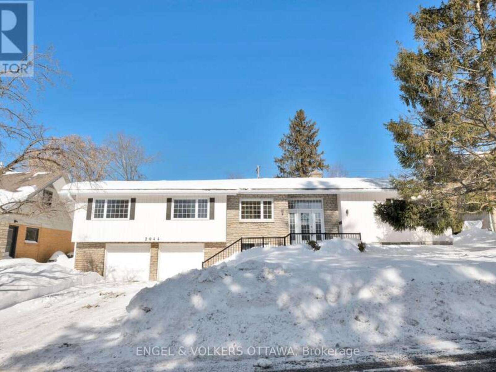 2044 CHALMERS ROAD, Ottawa, Ontario K1H 6K5