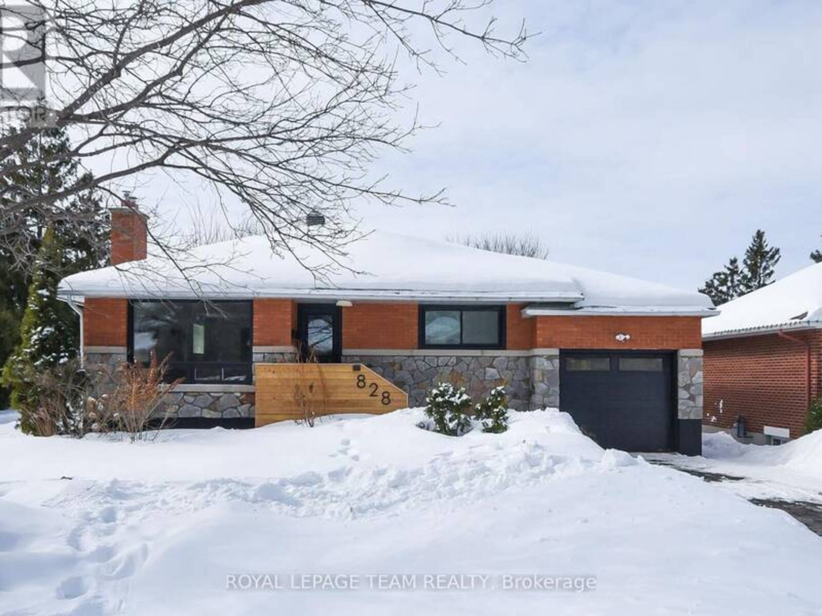 828 KINGSMERE AVENUE, Ottawa, Ontario K2A 3J9