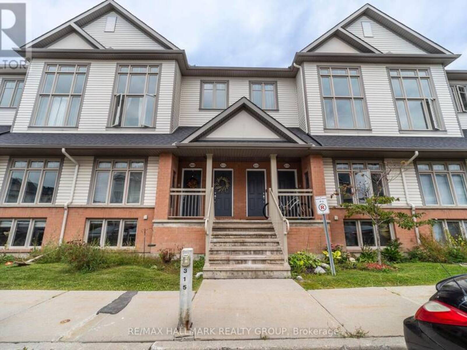 309 GALSTON, Ottawa, Ontario K1W 0G3