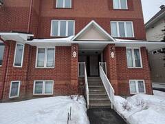 10 - 46 LAKEPOINTE DRIVE Ottawa Ontario, K4A 5E3