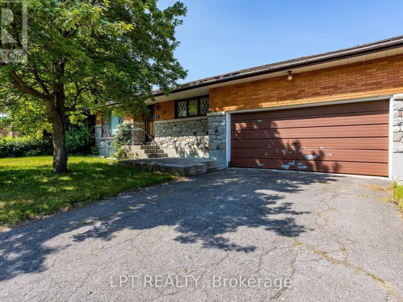 648 PARKVIEW ROAD, Ottawa, Ontario K1Z 6E5