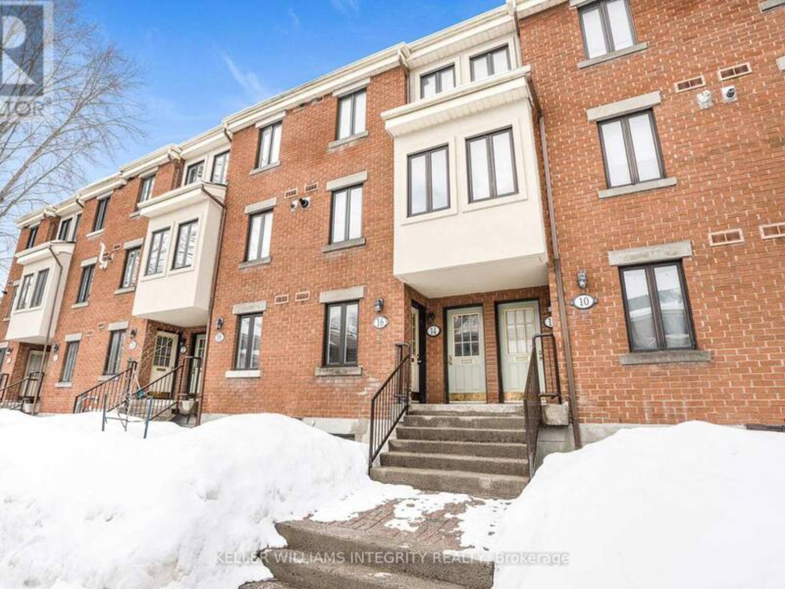 16 CRISPIN PRIVATE, Ottawa, Ontario K1K 2T8