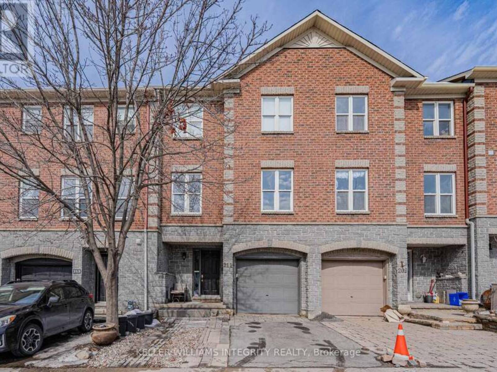 211 ARCOLA LANE, Ottawa, Ontario K1K 4X1