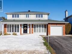 17 WOODVIEW CRESCENT Ottawa Ontario, K1B 3B1