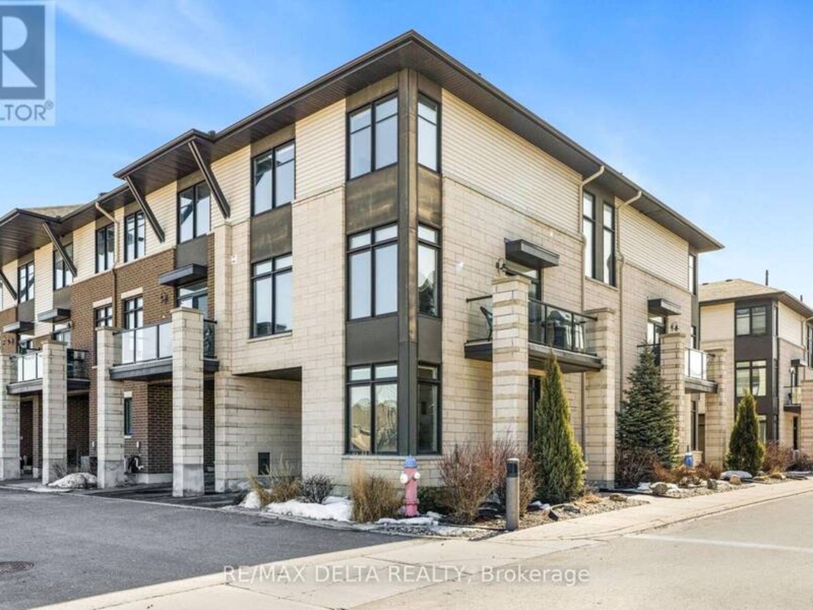 311 CHAPERAL PRIVATE, Ottawa, Ontario K4A 0Y2