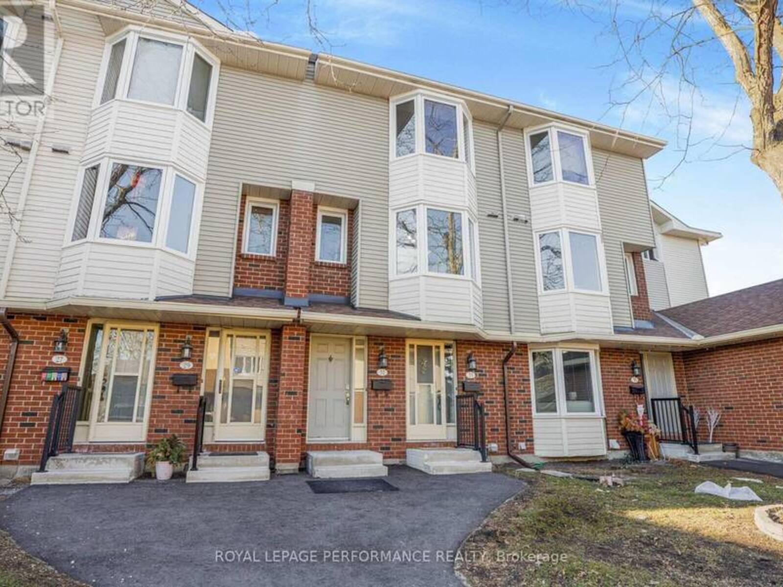 31 HAXBY, Ottawa, Ontario K1T 3B5