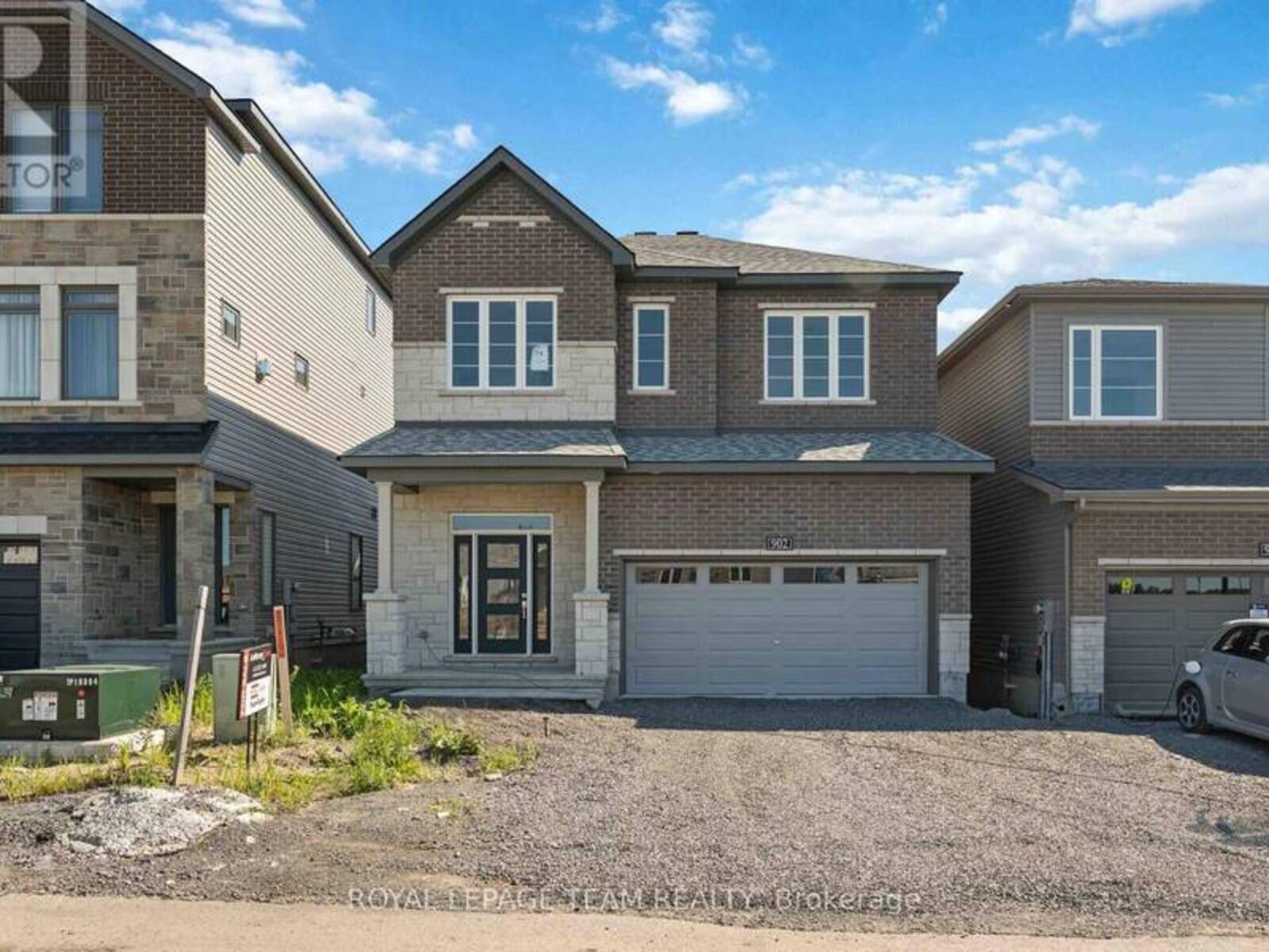 902 LOCOMOTION LANE, Ottawa, Ontario K2V 0V1