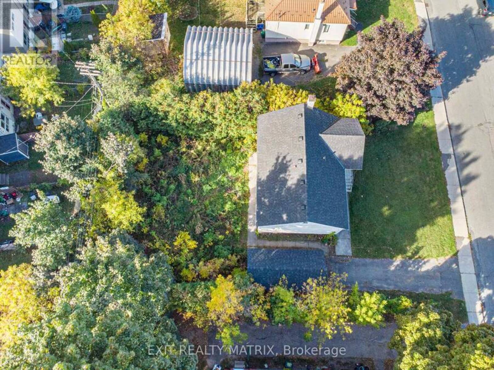 436 BLAKE BOULEVARD, Ottawa, Ontario K1K 1B1