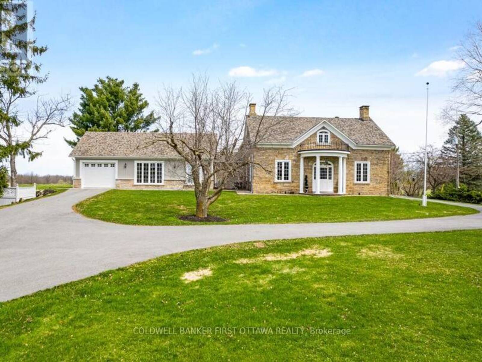 2638 RIDEAU FERRY ROAD, Perth, Ontario K7H 0G5