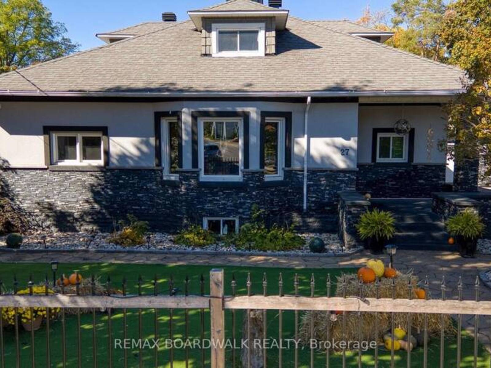 27 ALLAN STREET, Carleton Place, Ontario K7C 1T1