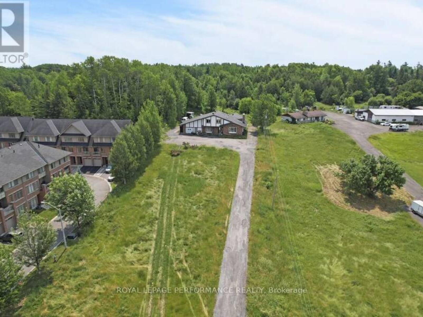 1016 OLD MONTREAL ROAD, Ottawa, Ontario K4A 3N2