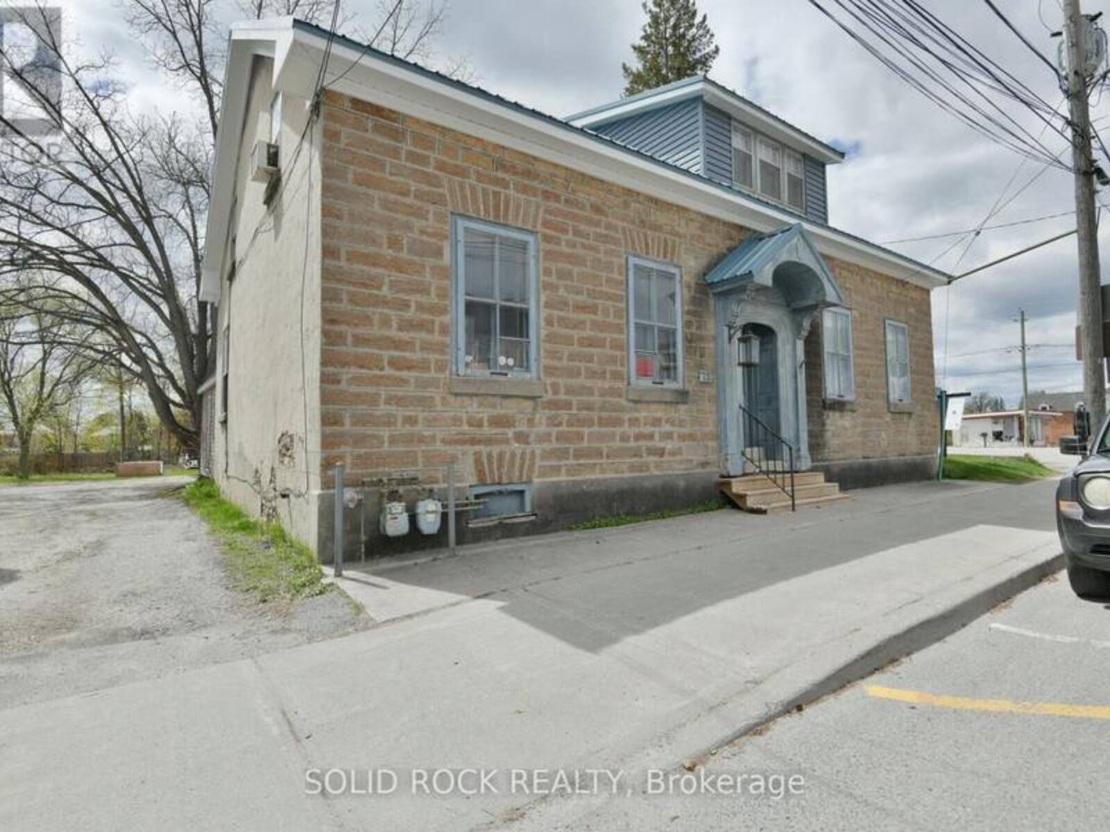 28 WILSON STREET W, Perth, Ontario K7H 2M9