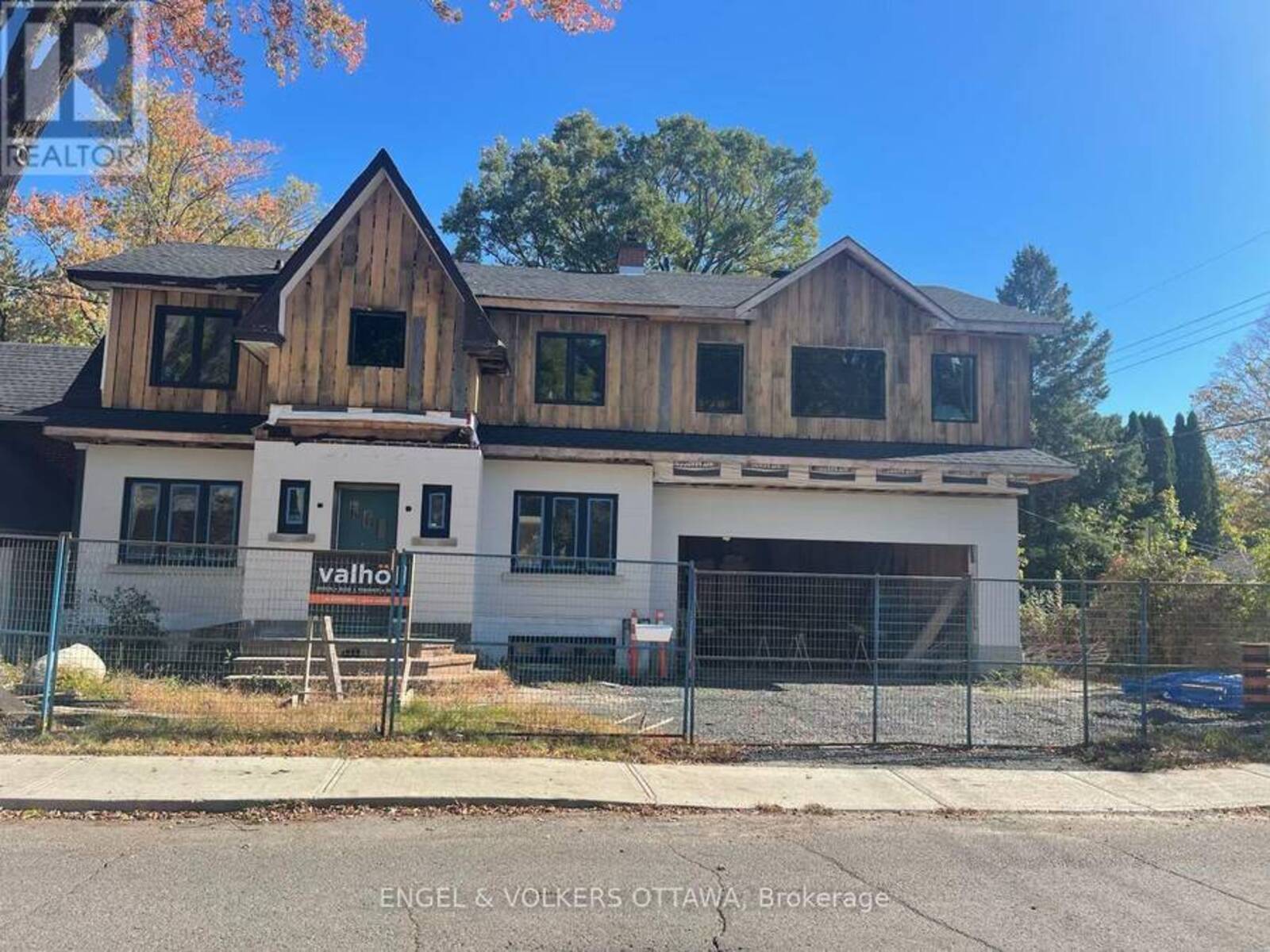 97 MARLOWE CRESCENT, Ottawa, Ontario K1S 1H9