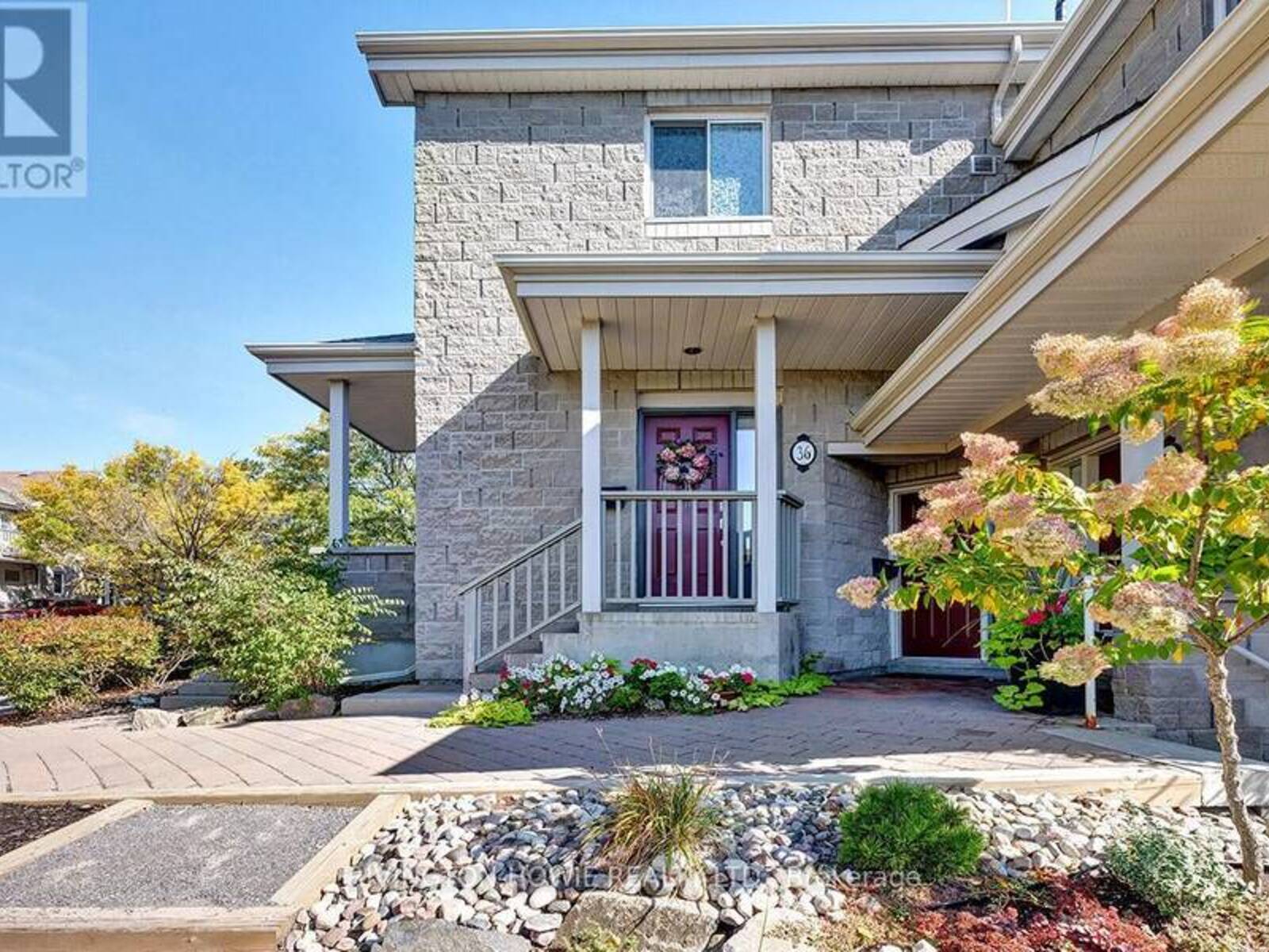 36 ROBSON COURT, Ottawa, Ontario K2K 2W1